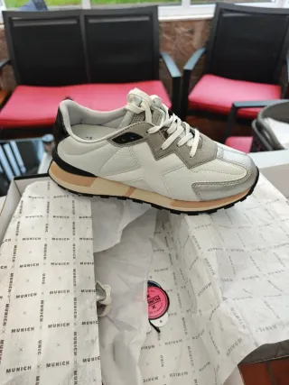 Zapatillas Munich Mujer Talla 39 Plata y Blanco