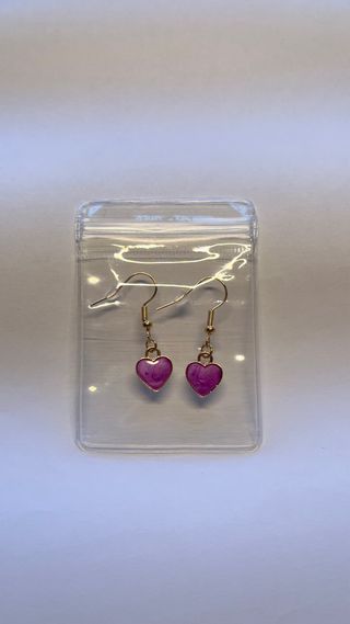 Pendientes Corazón Morado y Dorado.