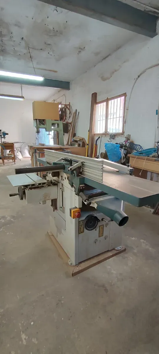 Maquinaria de carpintería profesional