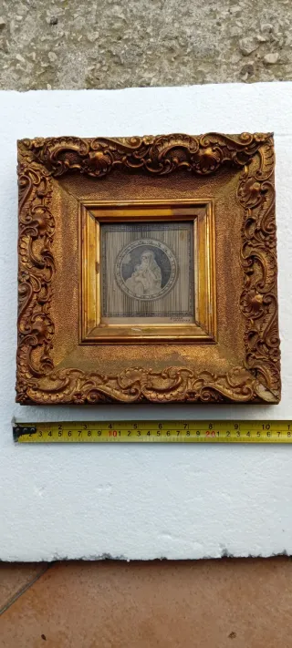 Antica cornice dorata con vetro