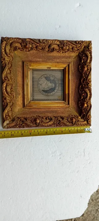 Antica cornice dorata con vetro