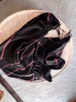 Bufanda Zara cuadros roja y negra 80 x 190