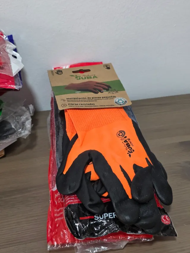 GUANTES DE TRABAJO JUBA NARANJAS y NEGROS.