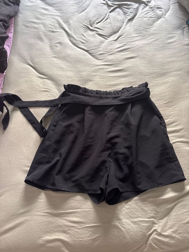 Pantalón corto negro lino