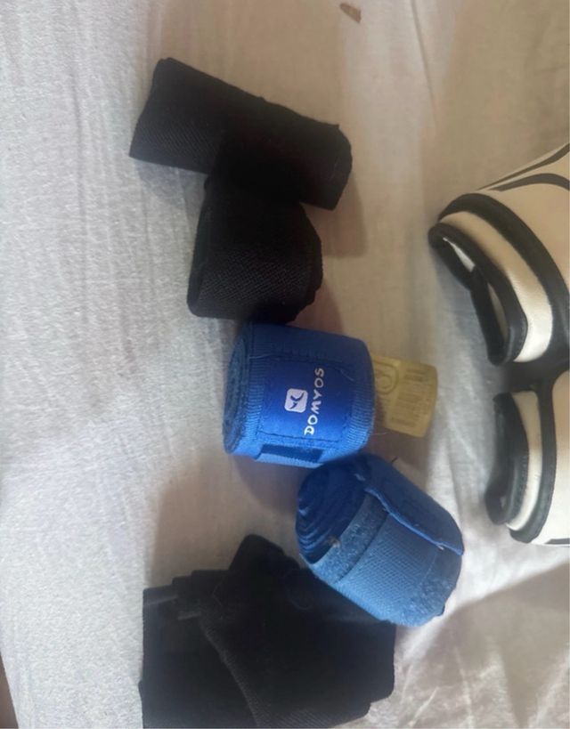 Saco de boxeo Lonsdale + guantes + cintas