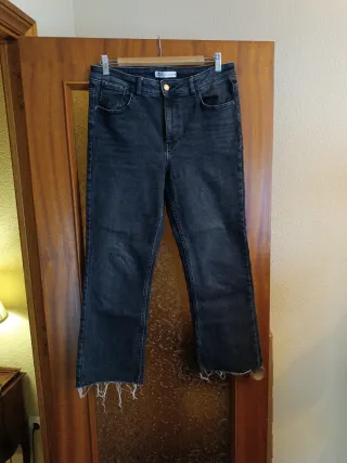 Pantalón vaquero Zara negro