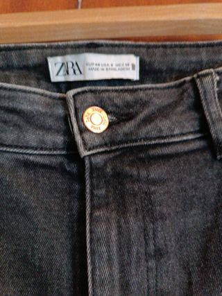 Pantalón vaquero Zara negro