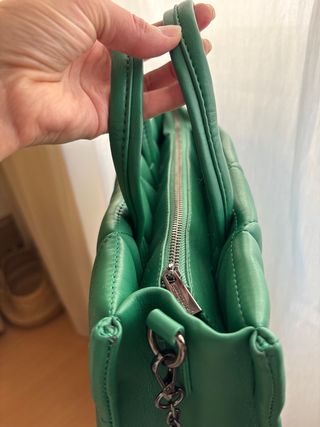 Bolso Stradivarius  verde acolchado