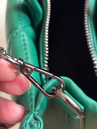 Bolso Stradivarius  verde acolchado