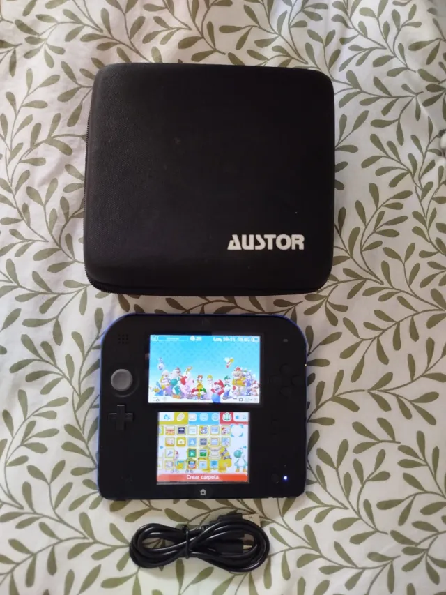 Nintendo 2DS + Cargador + Juegos