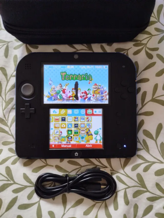 Nintendo 2DS + Cargador + Juegos