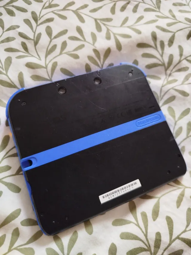 Nintendo 2DS + Cargador + Juegos