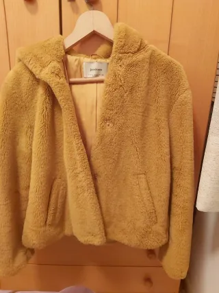 Abrigo de pelo amarillo