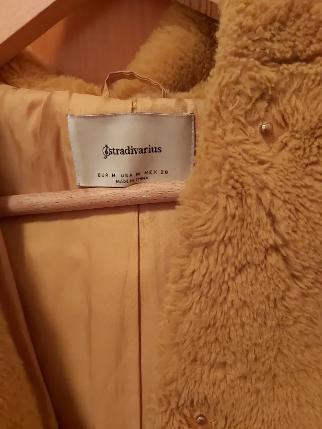 Abrigo de pelo amarillo