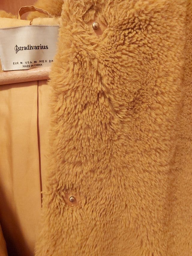 Abrigo de pelo amarillo