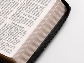 Biblia RVR60 - Letra Grande - Cierre - Negro/Gris