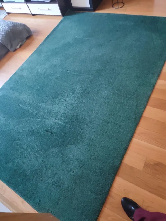 Alfombra de pelo corto verde