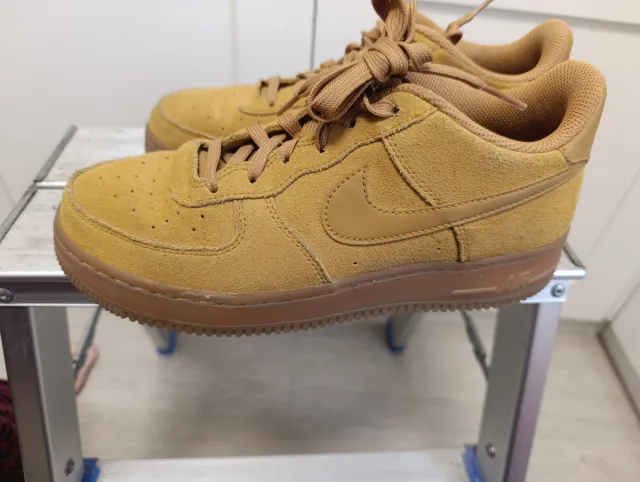 Nike Air Force 1 Suede Marrones