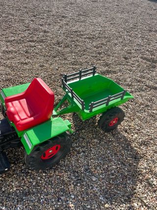 Tractor de juguete eléctrico con remolque