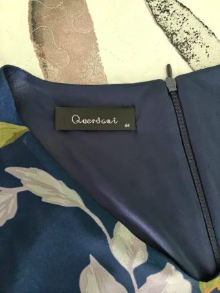 Vestido floral azul marino