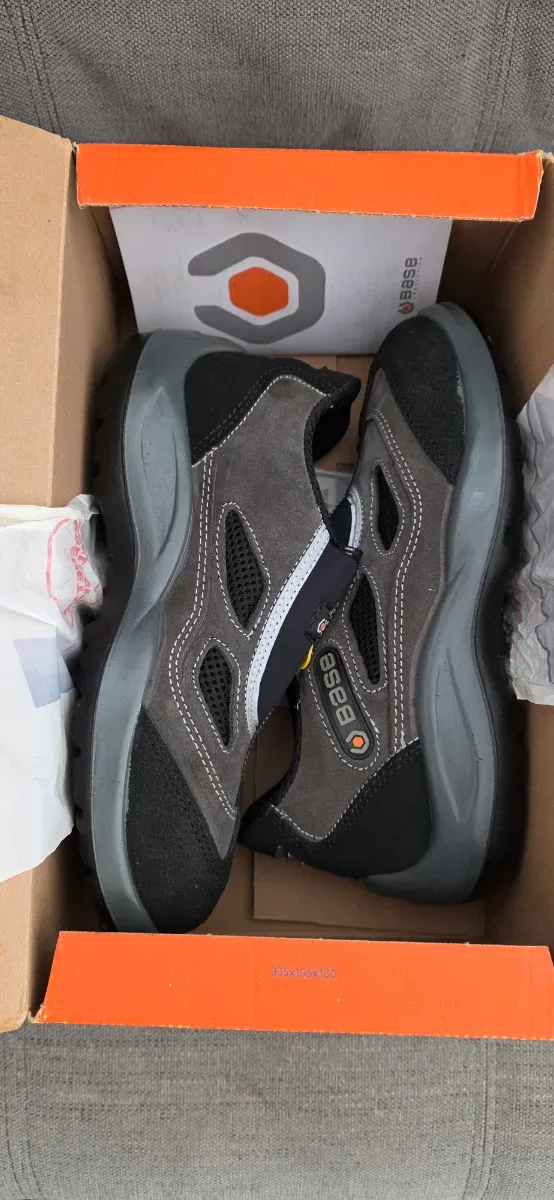 Zapatos de trabajo marca BASE negros, sin cordones