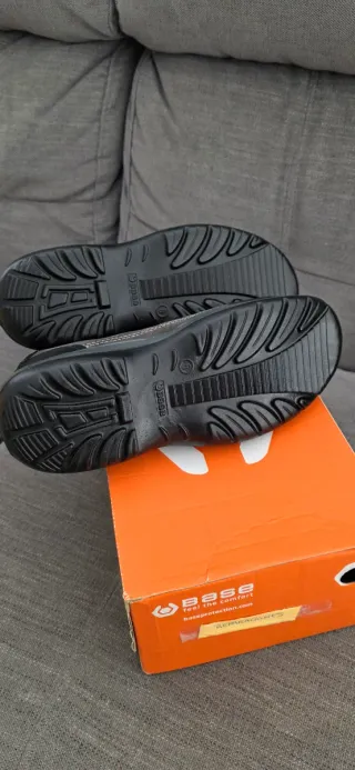 Zapatos de trabajo marca BASE negros, sin cordones