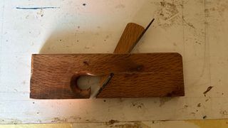 Cepillo de carpintero antiguo