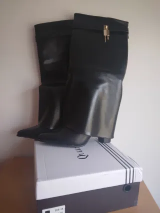 Botas altas negras nuevas