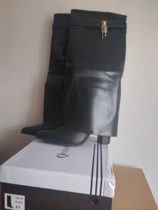 Botas altas negras nuevas