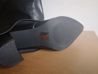 Botas altas negras nuevas