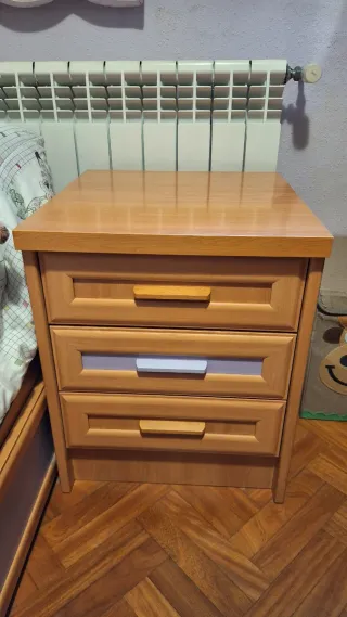 Mueble cama nido y mesita habitación.