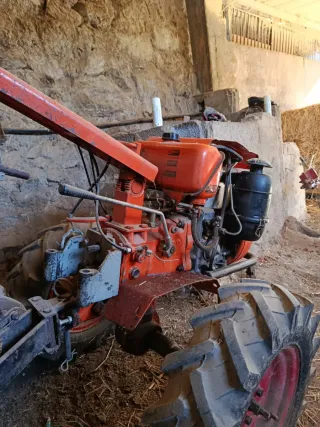 Motocultor con remolque y aperos