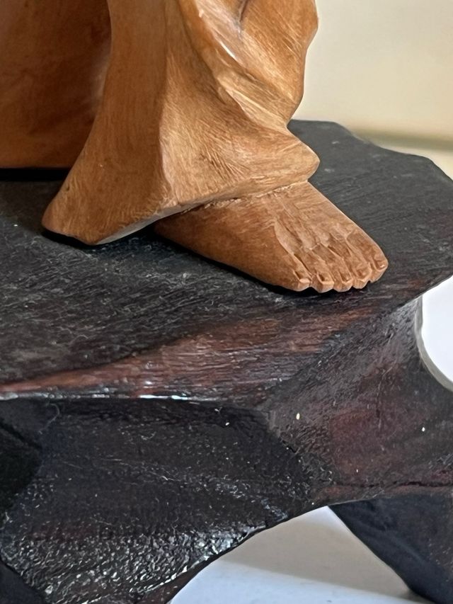 Scultura in legno uomo con ventaglio