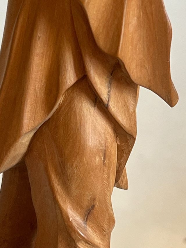 Scultura in legno uomo con ventaglio