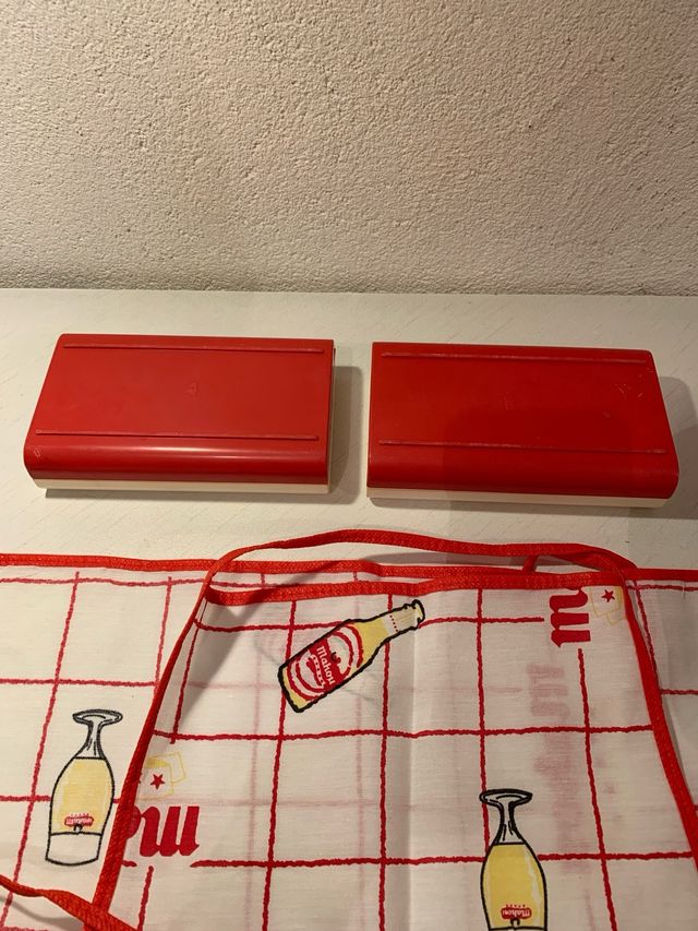 Servilleteros y delantal Mahou vintage