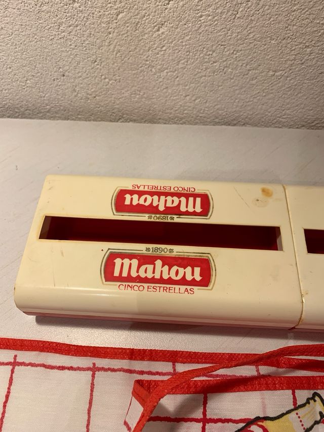 Servilleteros y delantal Mahou vintage