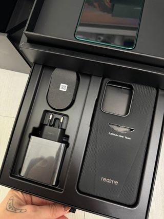 REALME GT 7 DREAM EDITION 512GB+16GB en su caja