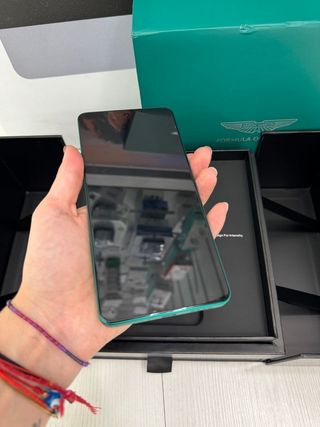 REALME GT 7 DREAM EDITION 512GB+16GB en su caja