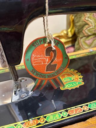 Máquina de coser antigua Jolly