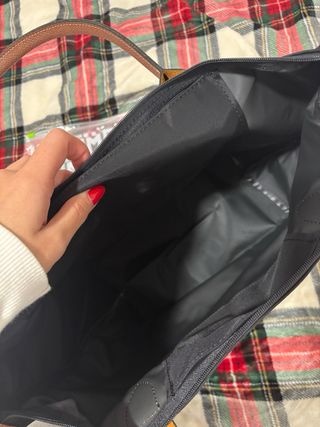 Longchamp preta com alças castanhas