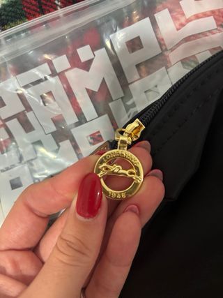 Longchamp preta com alças castanhas