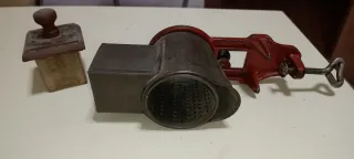 Antiguos molinillos de hierro