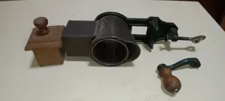 Antiguos molinillos de hierro