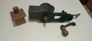 Antiguos molinillos de hierro