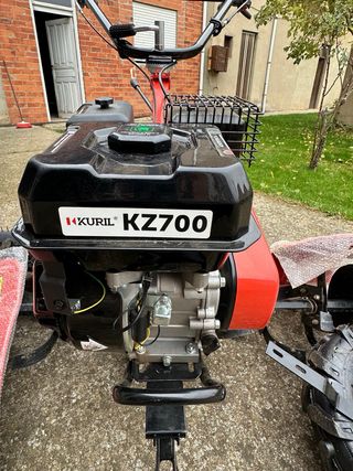 Motoazada Kuril KZ700