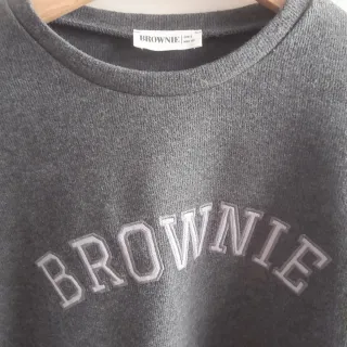 Jersey Brownie gris con logo