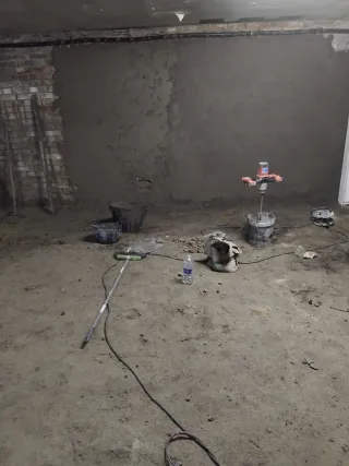 oficial en trabajo todo reforma todo fontanería pi