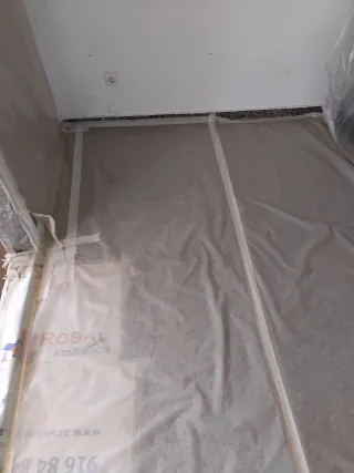 oficial en trabajo todo reforma todo fontanería pi