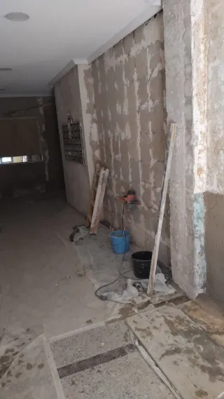 oficial en trabajo todo reforma todo fontanería pi