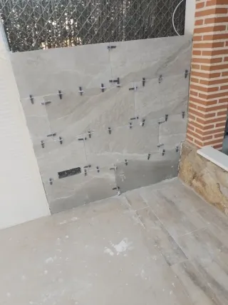 oficial en trabajo todo reforma todo fontanería pi